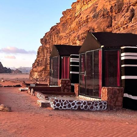 Omar Ghazi Camp Hotell Wadi Rum Exteriör bild
