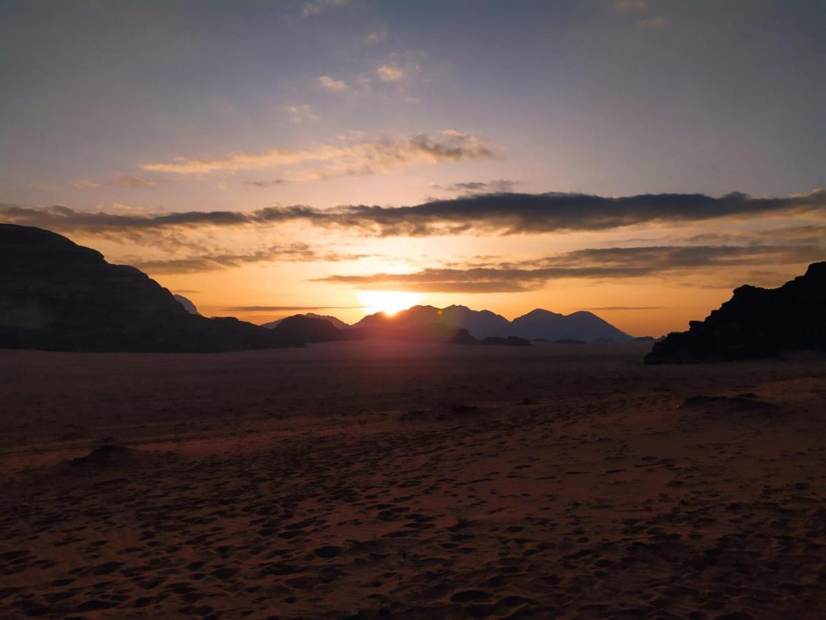 Omar Ghazi Camp Hotell Wadi Rum Exteriör bild