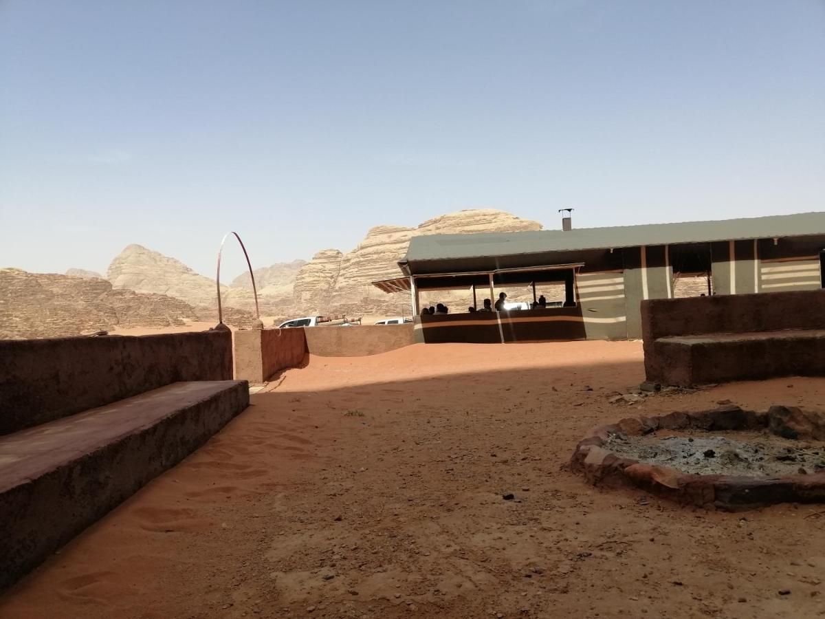 Omar Ghazi Camp Hotell Wadi Rum Exteriör bild