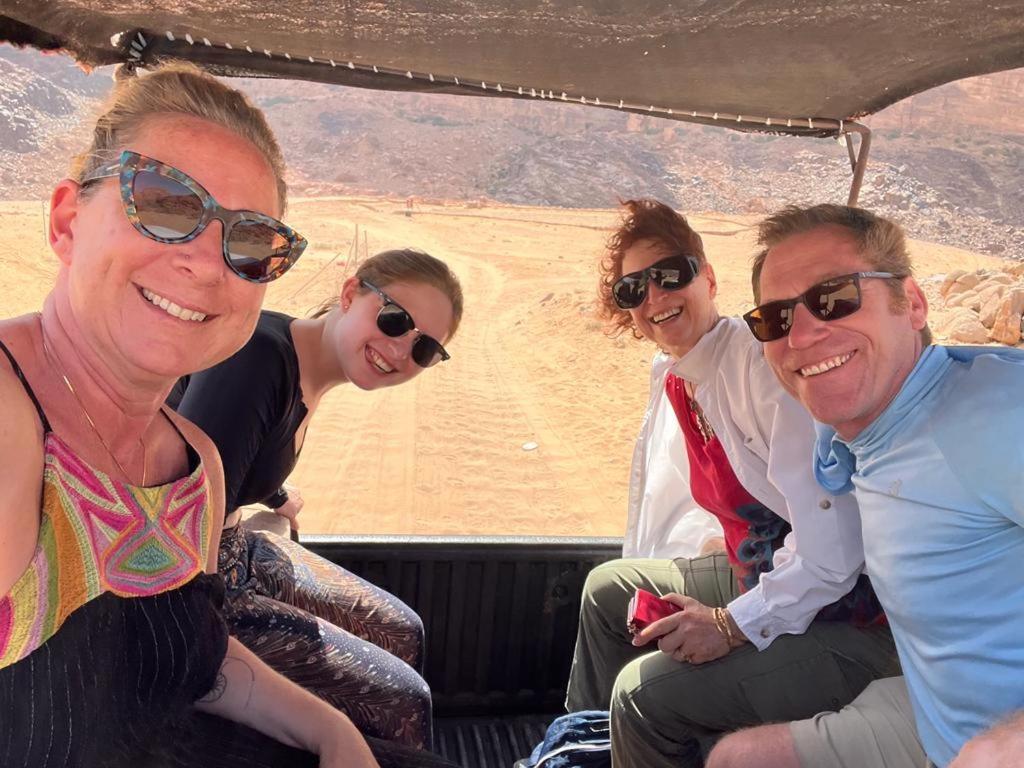 Omar Ghazi Camp Hotell Wadi Rum Exteriör bild
