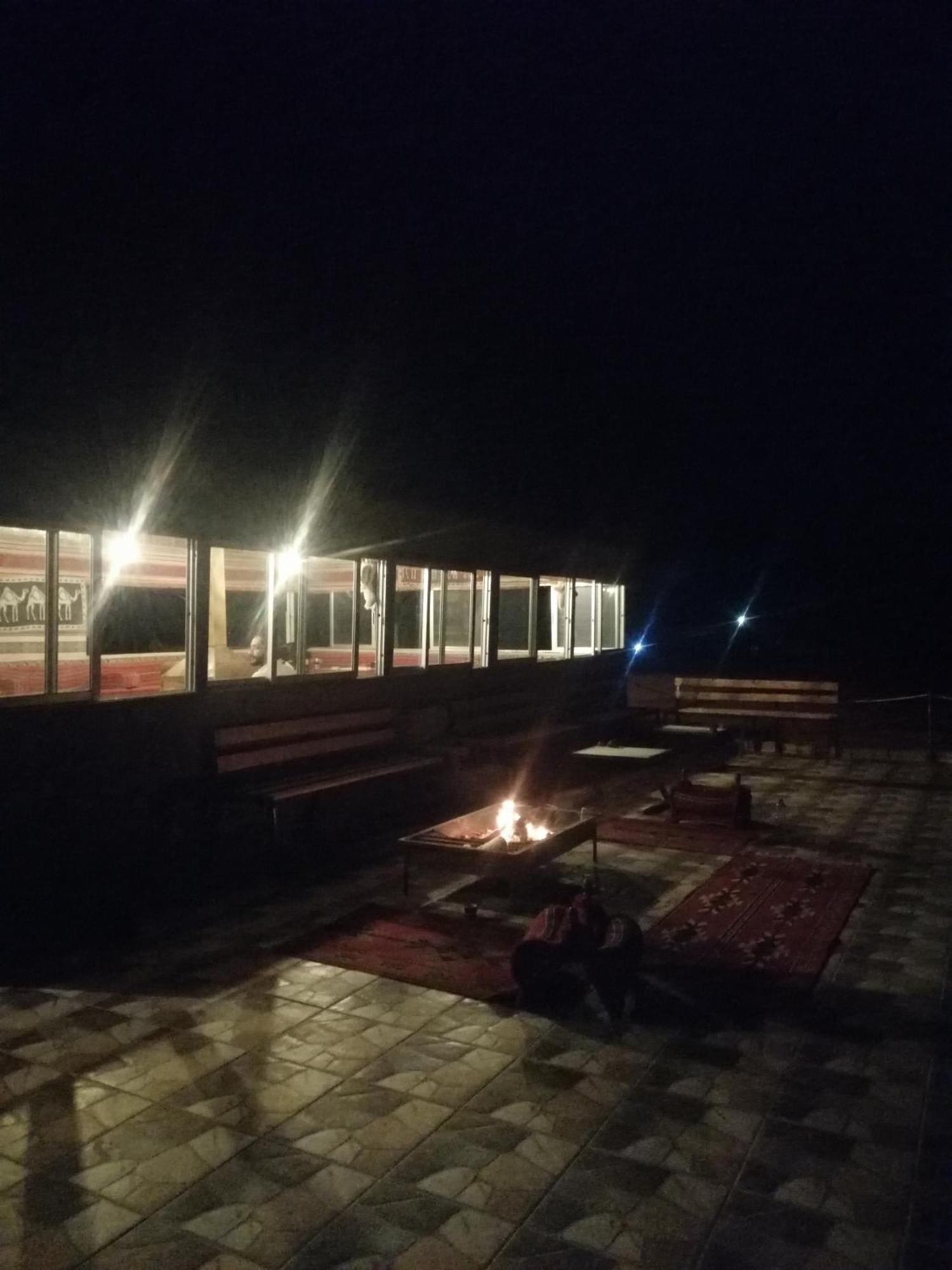 Omar Ghazi Camp Hotell Wadi Rum Exteriör bild