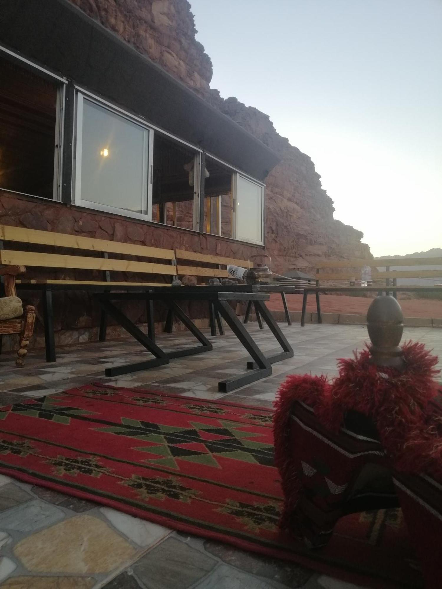 Omar Ghazi Camp Hotell Wadi Rum Exteriör bild