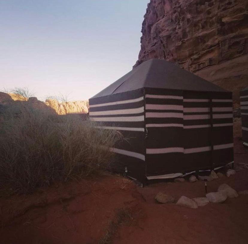 Omar Ghazi Camp Hotell Wadi Rum Exteriör bild