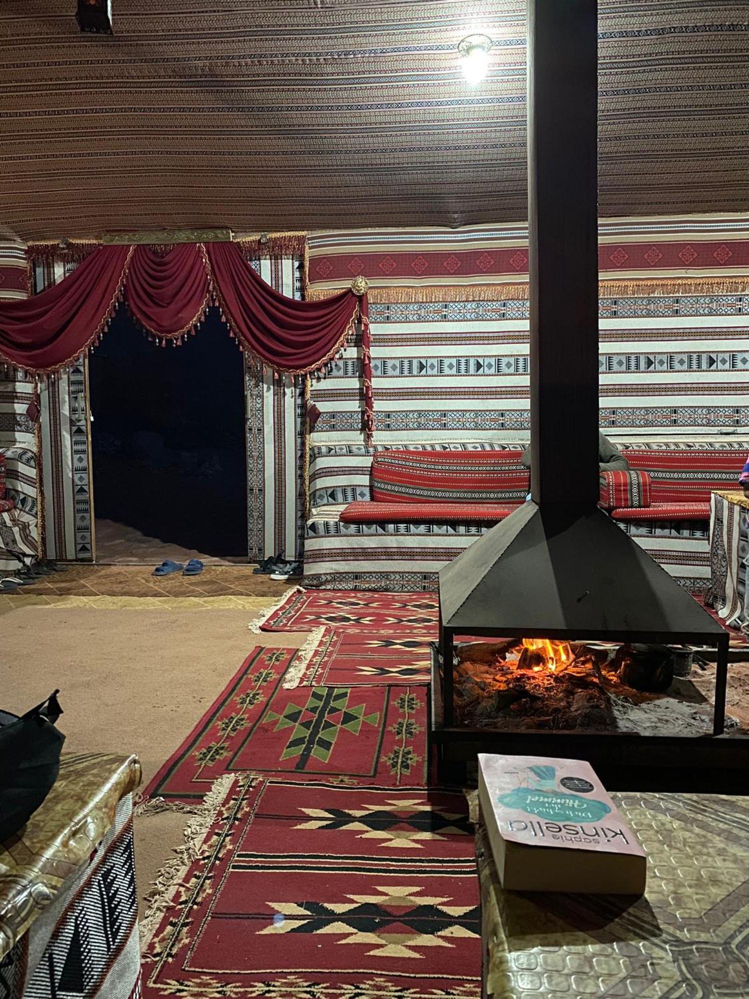 Omar Ghazi Camp Hotell Wadi Rum Exteriör bild