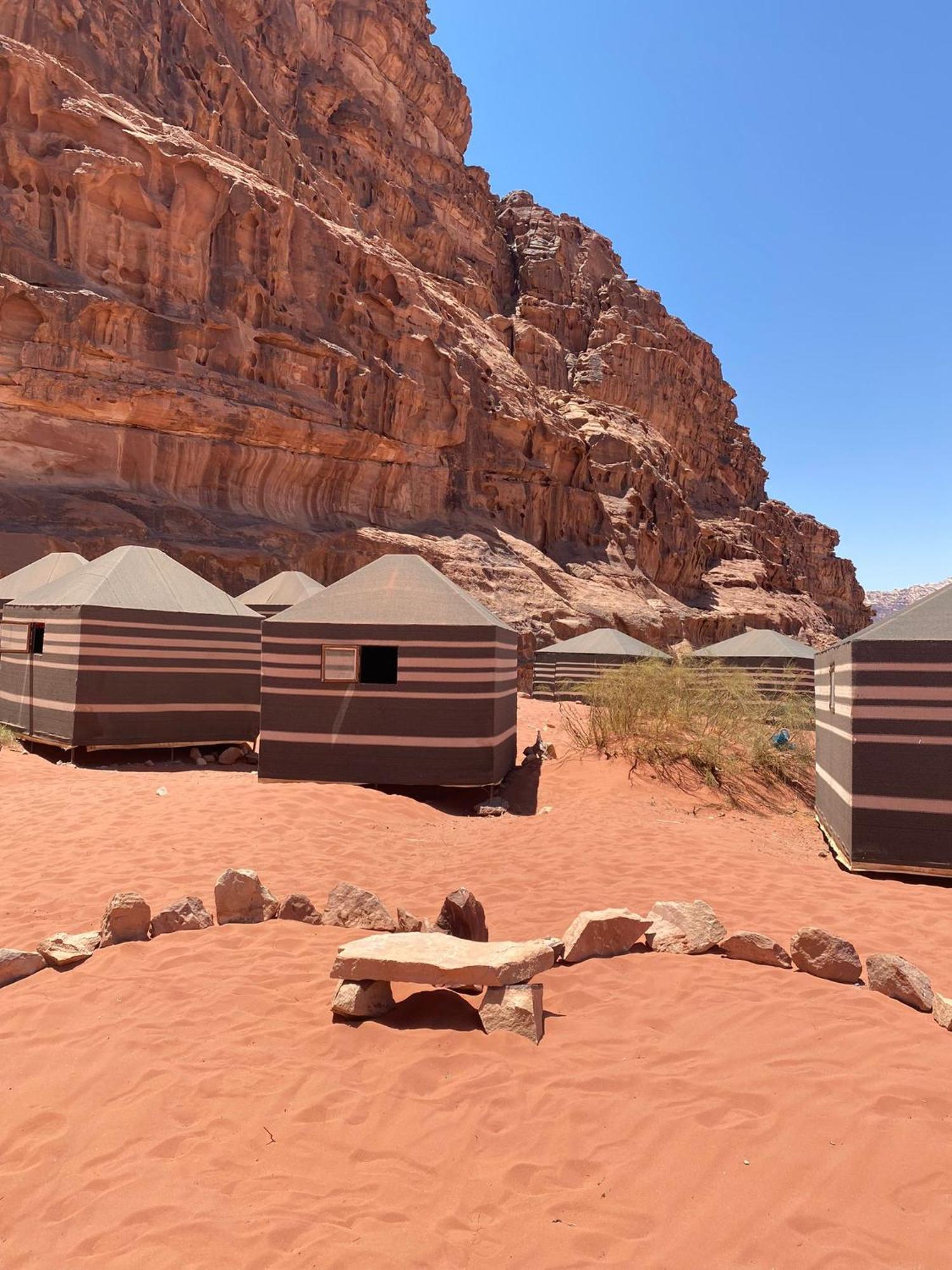 Omar Ghazi Camp Hotell Wadi Rum Exteriör bild