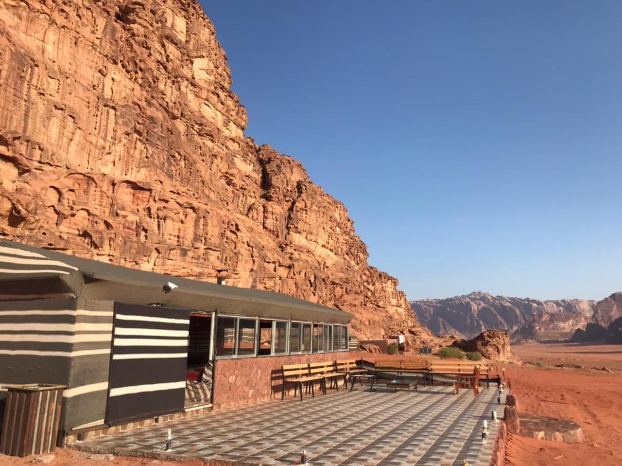 Omar Ghazi Camp Hotell Wadi Rum Exteriör bild