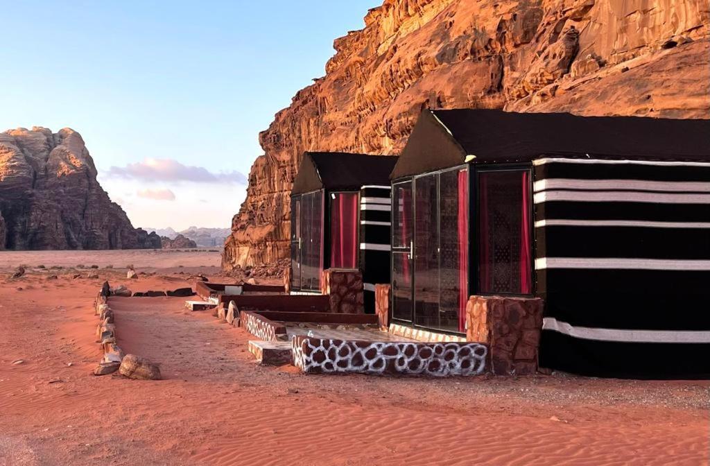 Omar Ghazi Camp Hotell Wadi Rum Exteriör bild