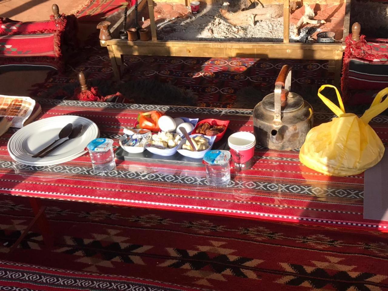Omar Ghazi Camp Hotell Wadi Rum Exteriör bild