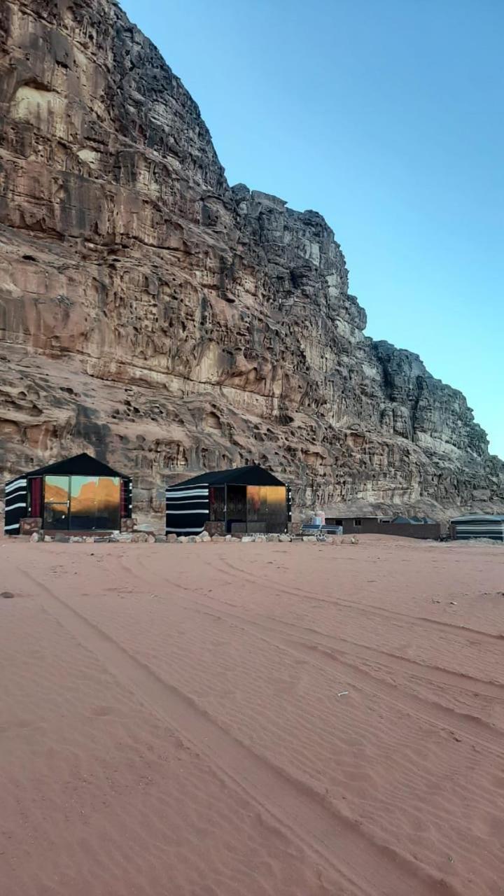 Omar Ghazi Camp Hotell Wadi Rum Exteriör bild