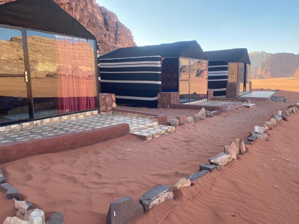 Omar Ghazi Camp Hotell Wadi Rum Exteriör bild