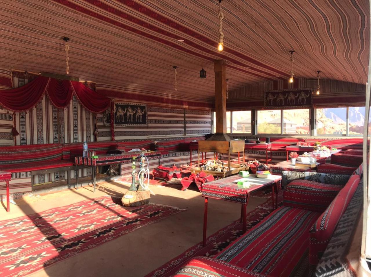 Omar Ghazi Camp Hotell Wadi Rum Exteriör bild