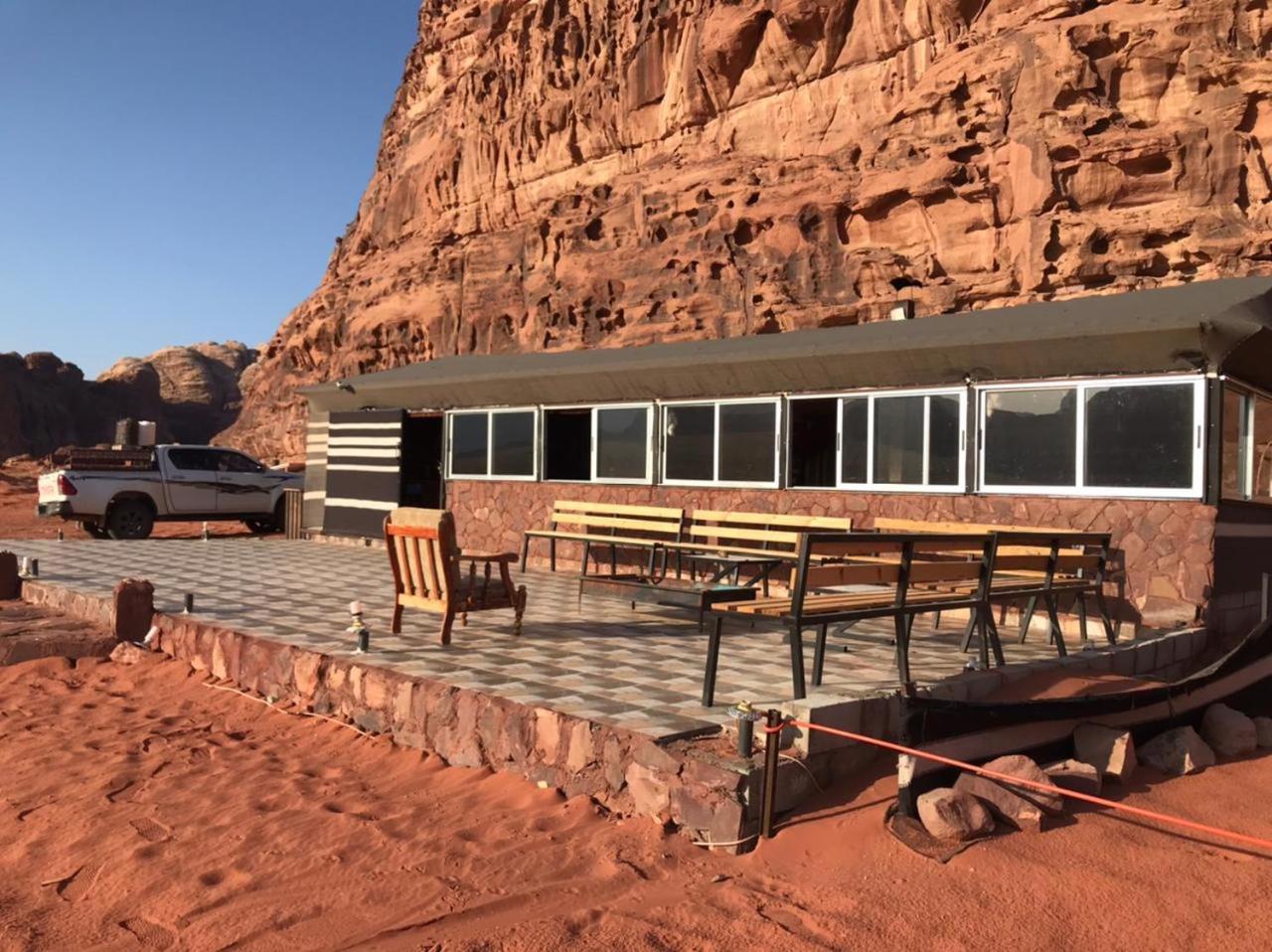 Omar Ghazi Camp Hotell Wadi Rum Exteriör bild