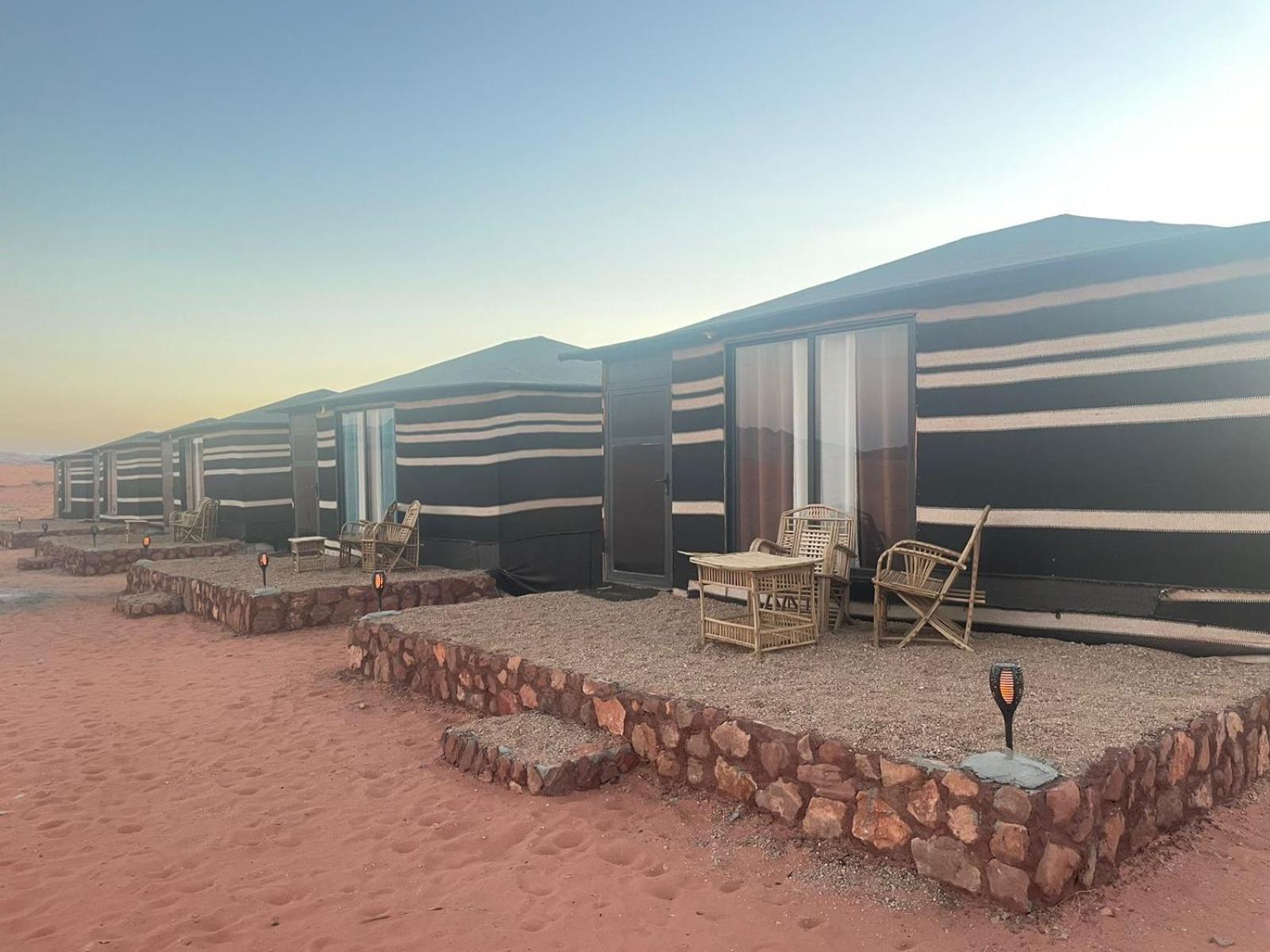 Omar Ghazi Camp Hotell Wadi Rum Exteriör bild