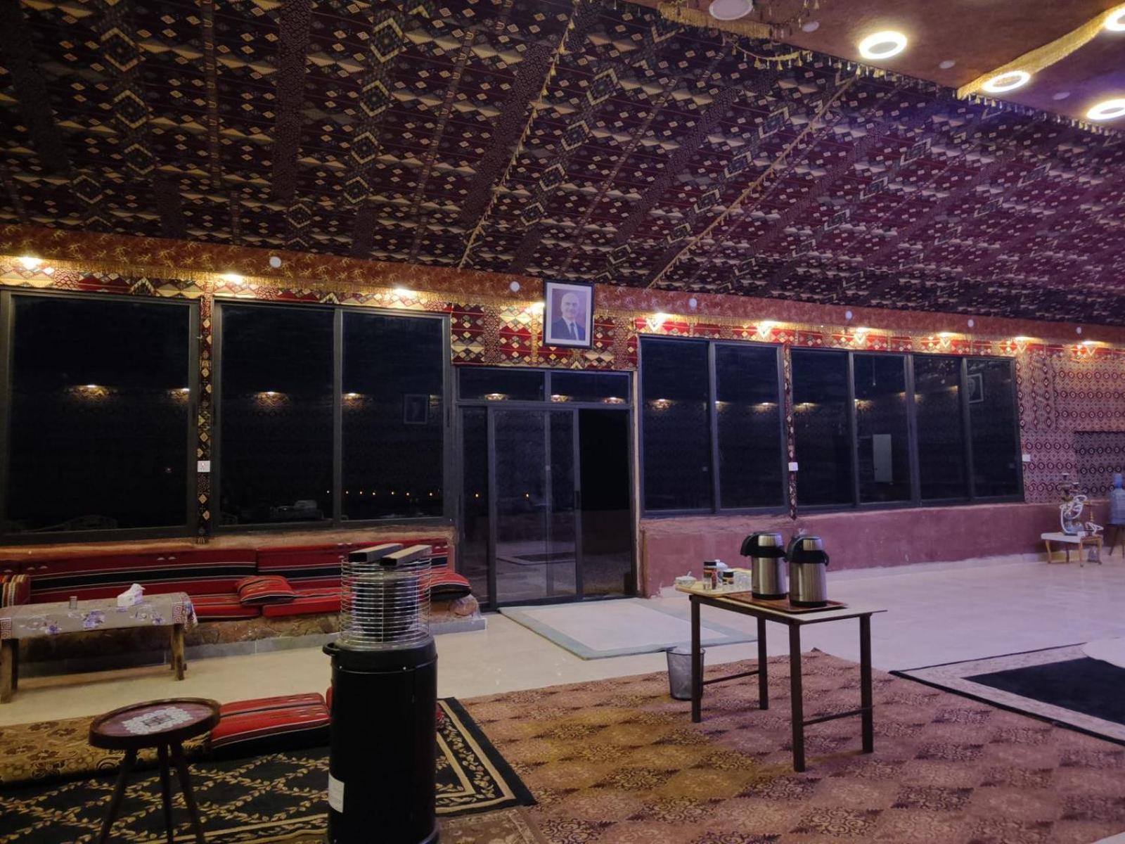 Omar Ghazi Camp Hotell Wadi Rum Exteriör bild