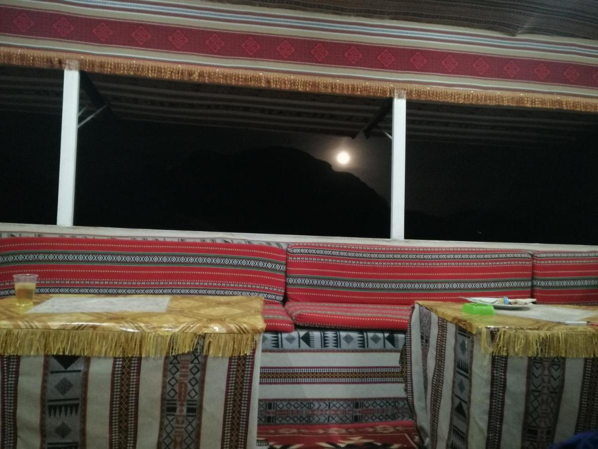 Omar Ghazi Camp Hotell Wadi Rum Exteriör bild