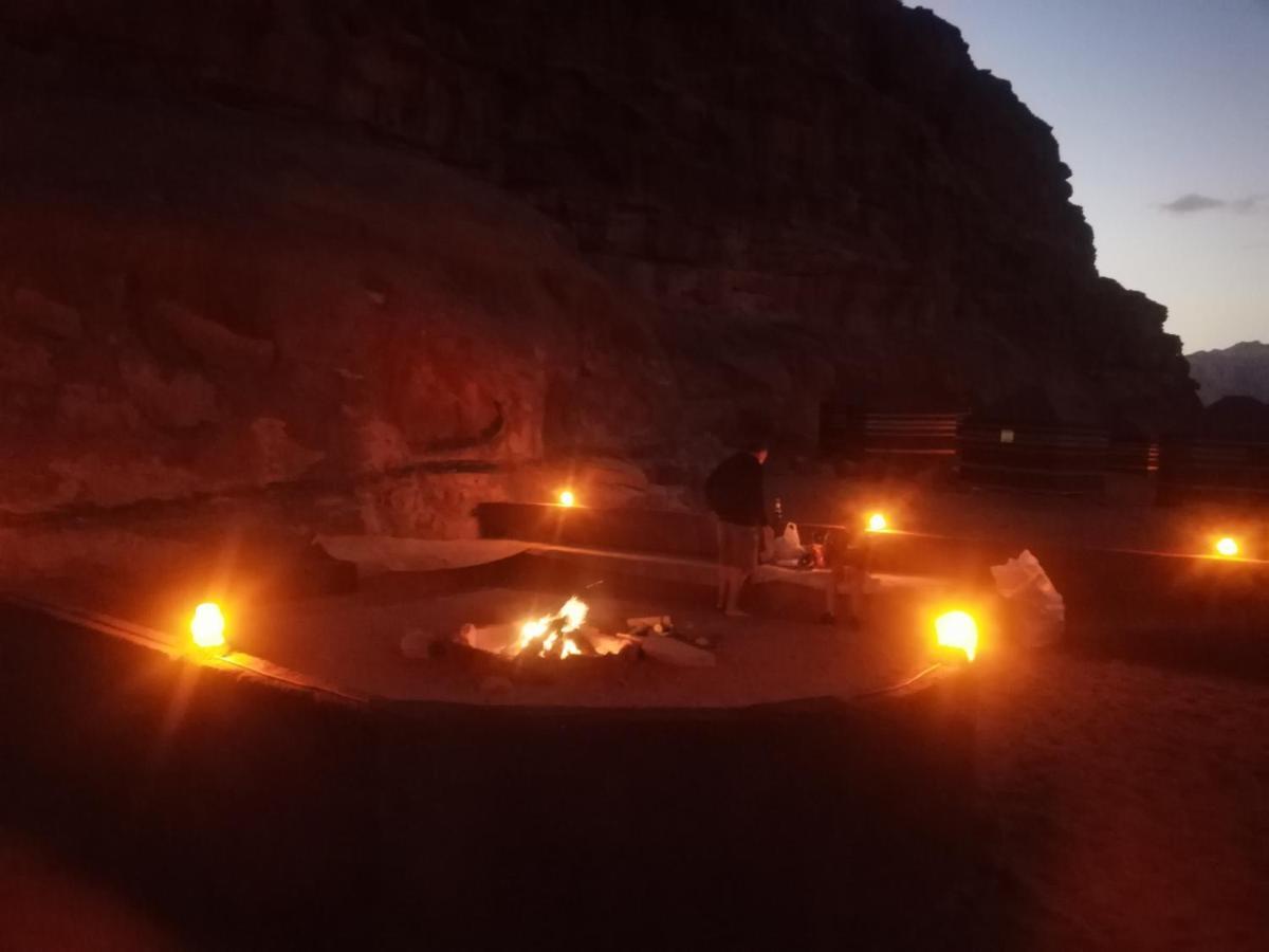 Omar Ghazi Camp Hotell Wadi Rum Exteriör bild