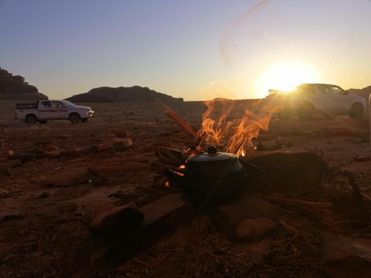 Omar Ghazi Camp Hotell Wadi Rum Exteriör bild