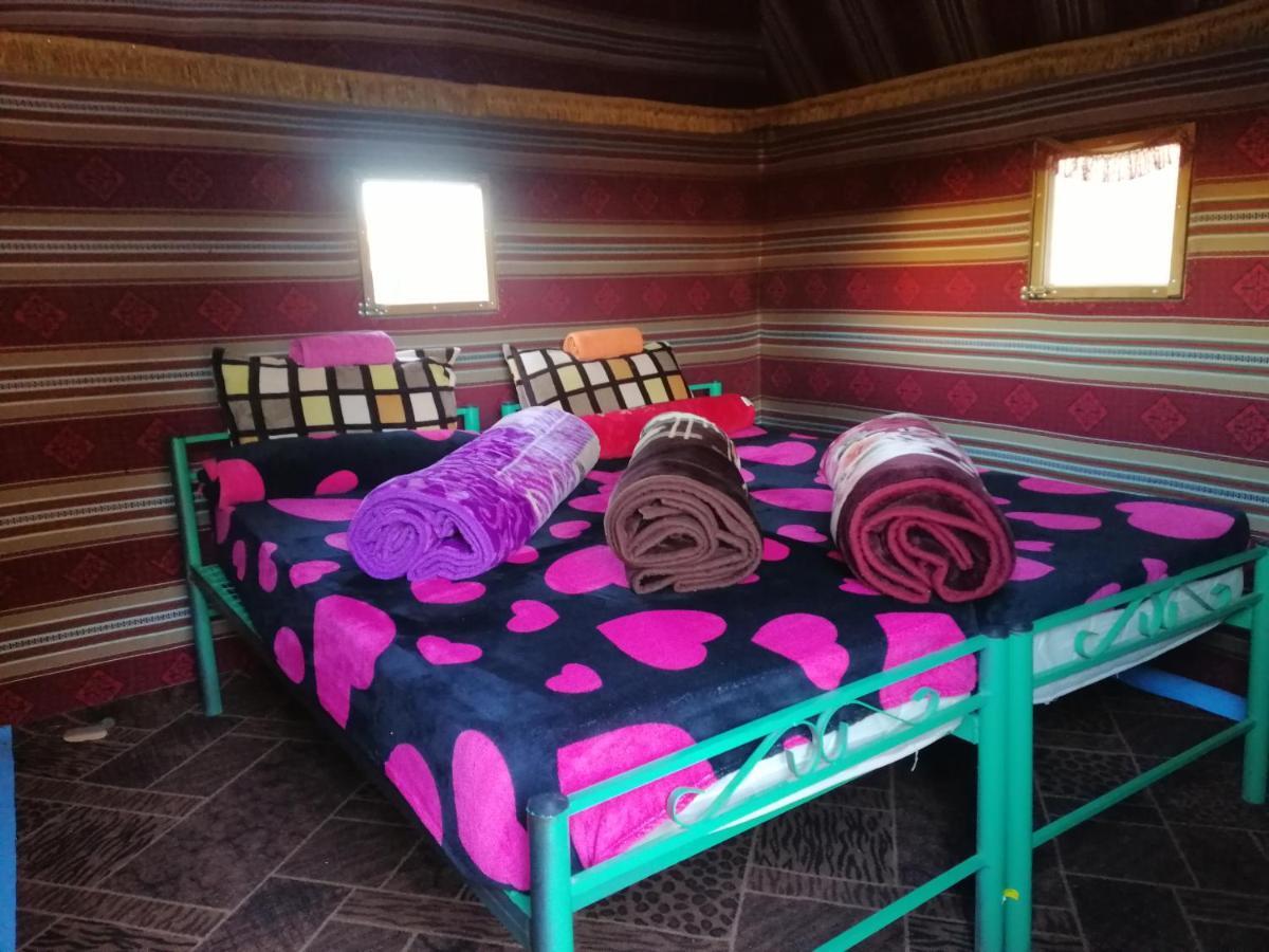 Omar Ghazi Camp Hotell Wadi Rum Exteriör bild